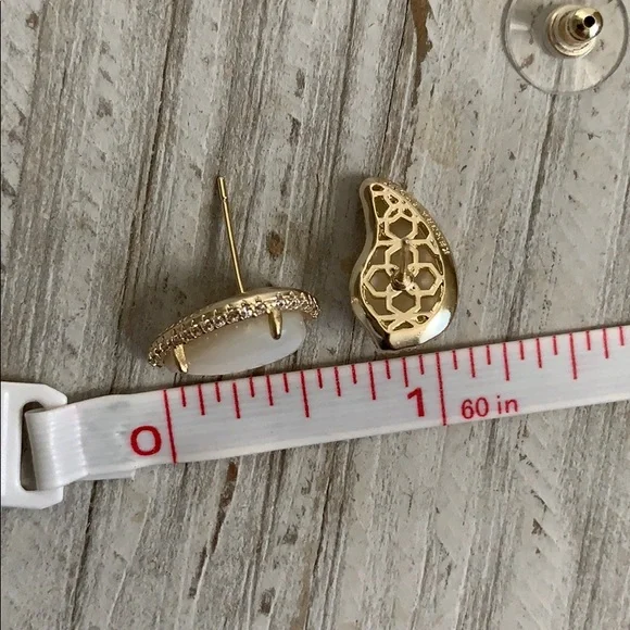 Kendra Scott Temple Stud Earrings Gold NEW - Picture 5 of 8